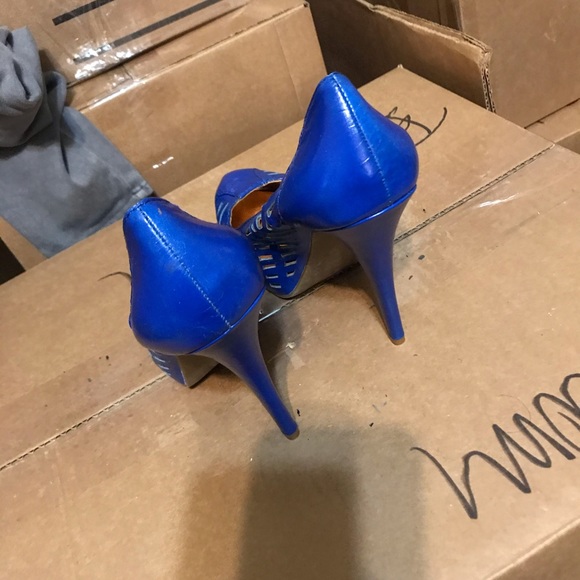 Blue BCBG Pumps - Picture 2 of 3